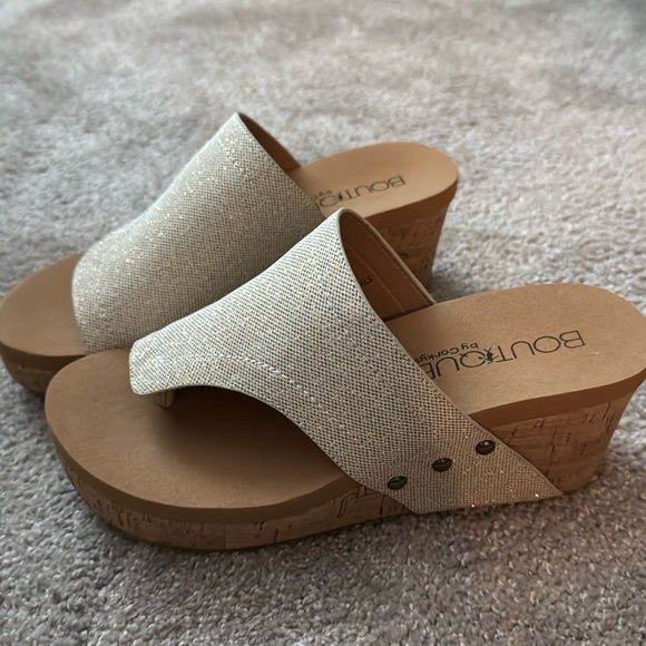Corkys Shoes - Wedge cream glitter subtle gold sandals shoes cream gold size 8 NEW